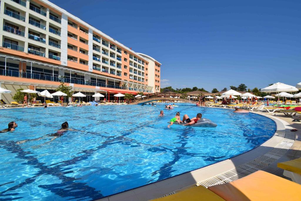 Цены в отеле Laphetos Beach Resort & Spa