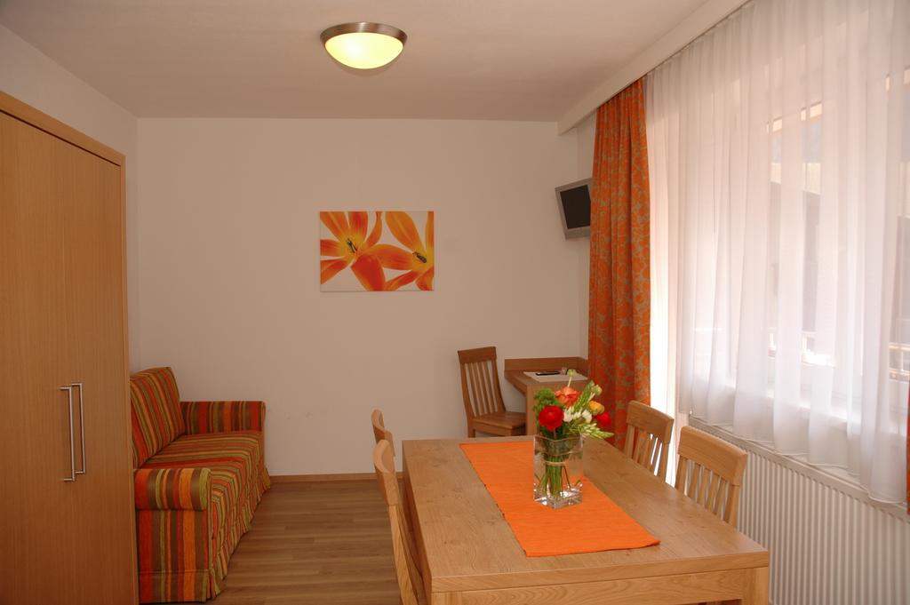 Цены в отеле Windschnur Appartements (Mayrhofen)