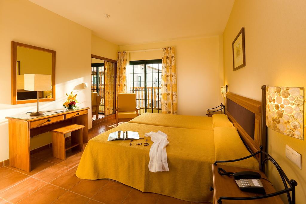 Відпочинок в готелі Isabel Hotel