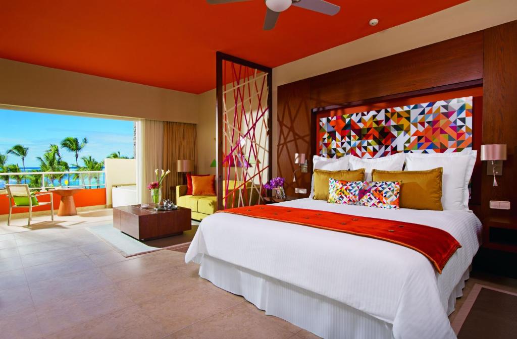 Breathless Punta Cana Resort & Spa, Уверо Альто, фотографії турів