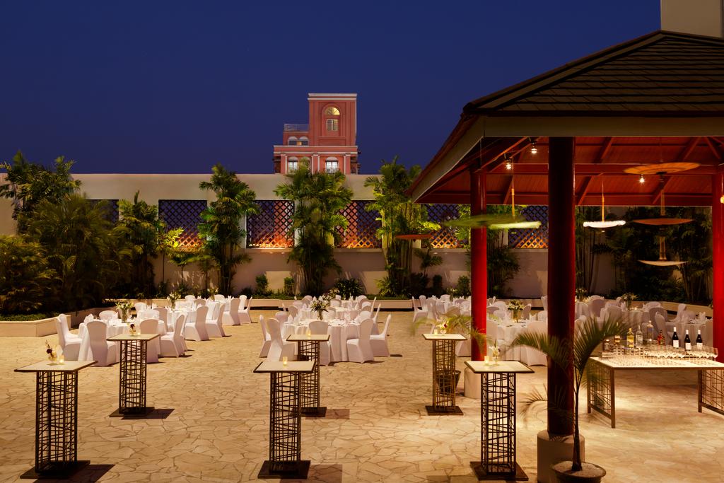 Sule Shangri-La Hotel, фотограції пляжу