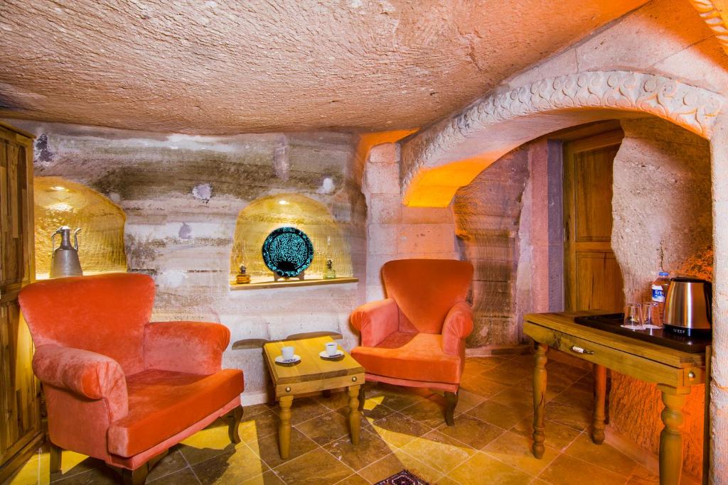 Caldera Cave Hotel, Учисар
