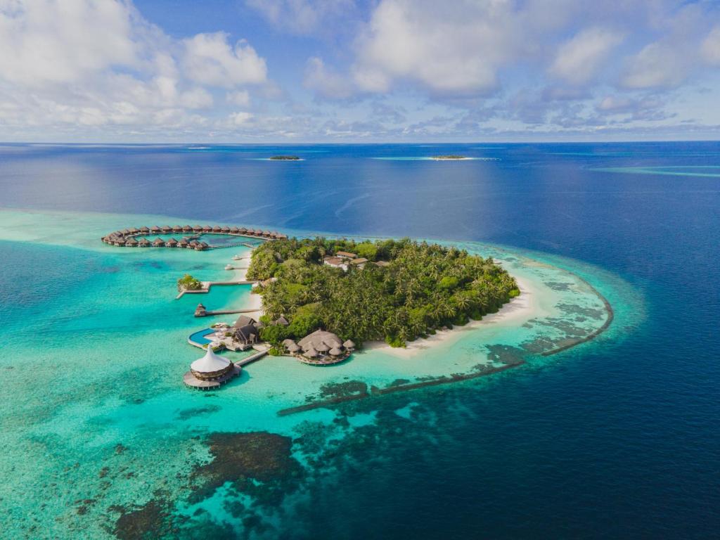 Горящие туры в отель Baros Maldives Северный Мале Атолл Мальдивы