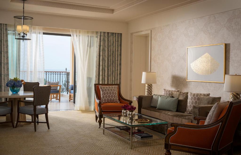 Горящие туры в отель Four Seasons Resort Dubai at Jumeirah Beach