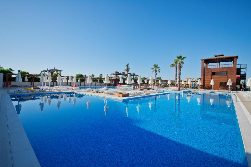Отель, Fun & Sun Life Belek (ex. Novia Dionis Resort & Spa, Arma's Life Belek)