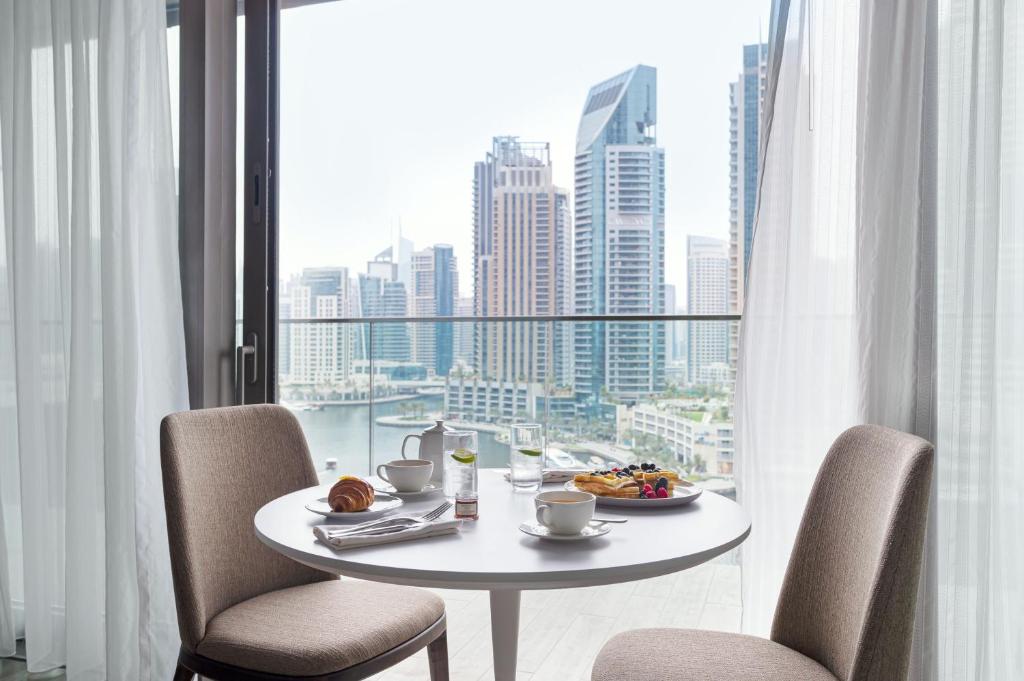 Dubaj (hotele przy plaży) Jumeirah Living Marina Gate ceny