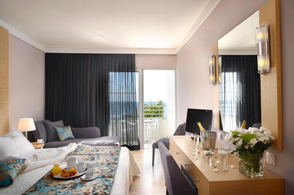Reviews of tourists Louis Ledra Beach Hotel