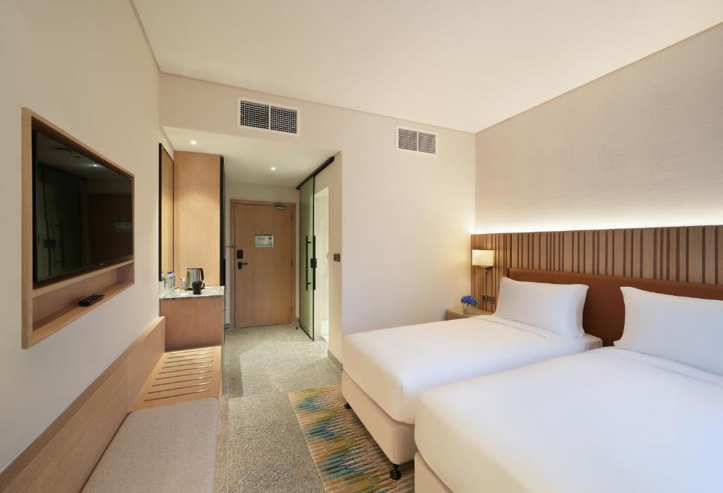Ціни в готелі Arabian Park Dubai, an Edge by Rotana Hotel