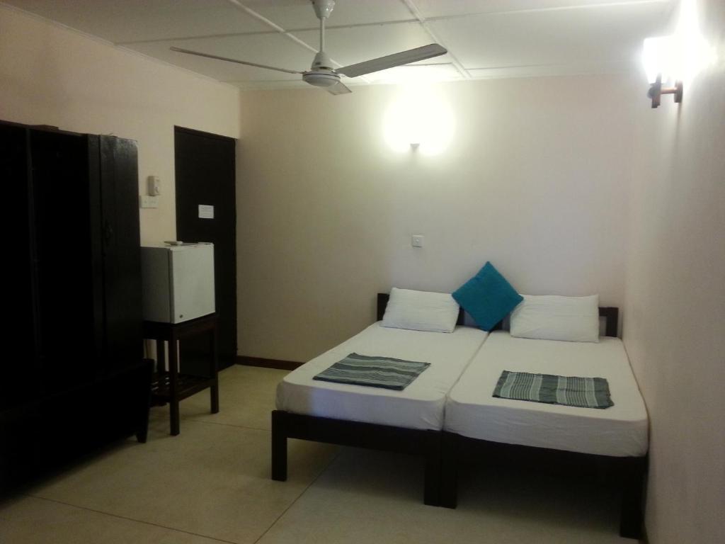 Горящие туры в отель Thiranagama Beach Hotel Хиккадува Шри-Ланка