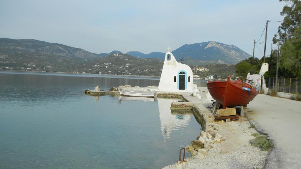 New Guesthouse Close To Centre, Sea And Buses, Корінфія, Греція, фотографії турів