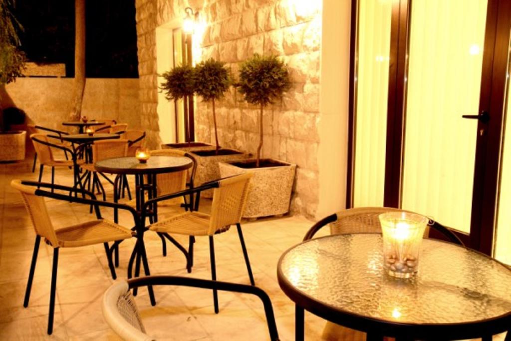 Ціни, Jabal Amman Hotel (Heritage House)