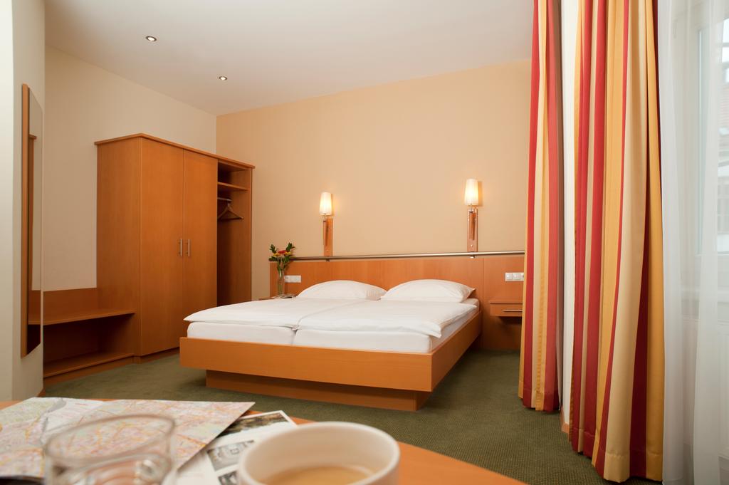 Tours to the hotel Lucia Vienna