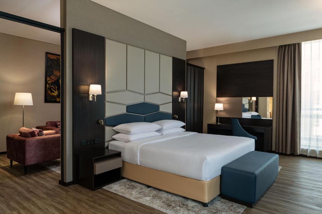 Відпочинок в готелі Four Points by Sheraton Production City Дубай (місто)