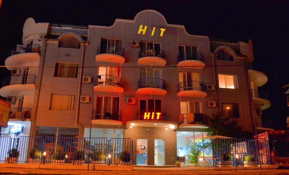 Hit Hotel, 2, фотографії