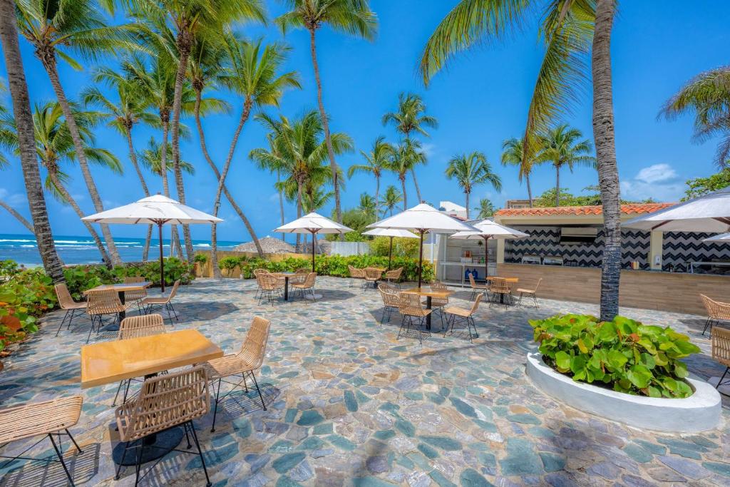 Відпочинок в готелі Coral Costa Caribe Resort