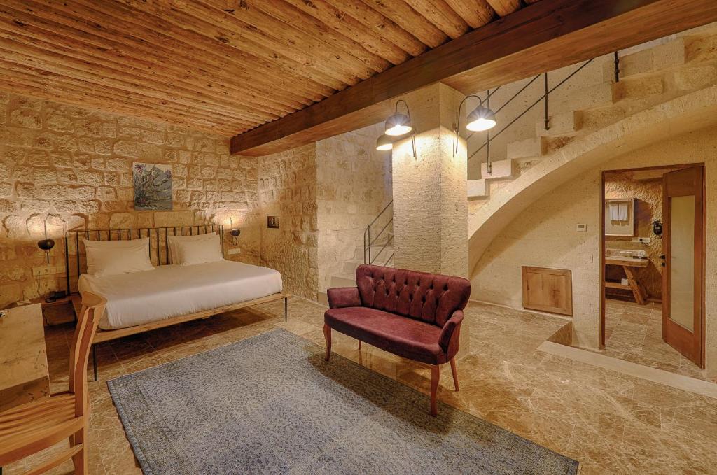 Цены в отеле Solem Cave Suites