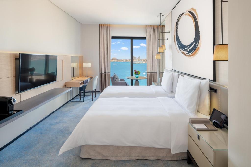 Цены в отеле Address Beach Resort Dubai