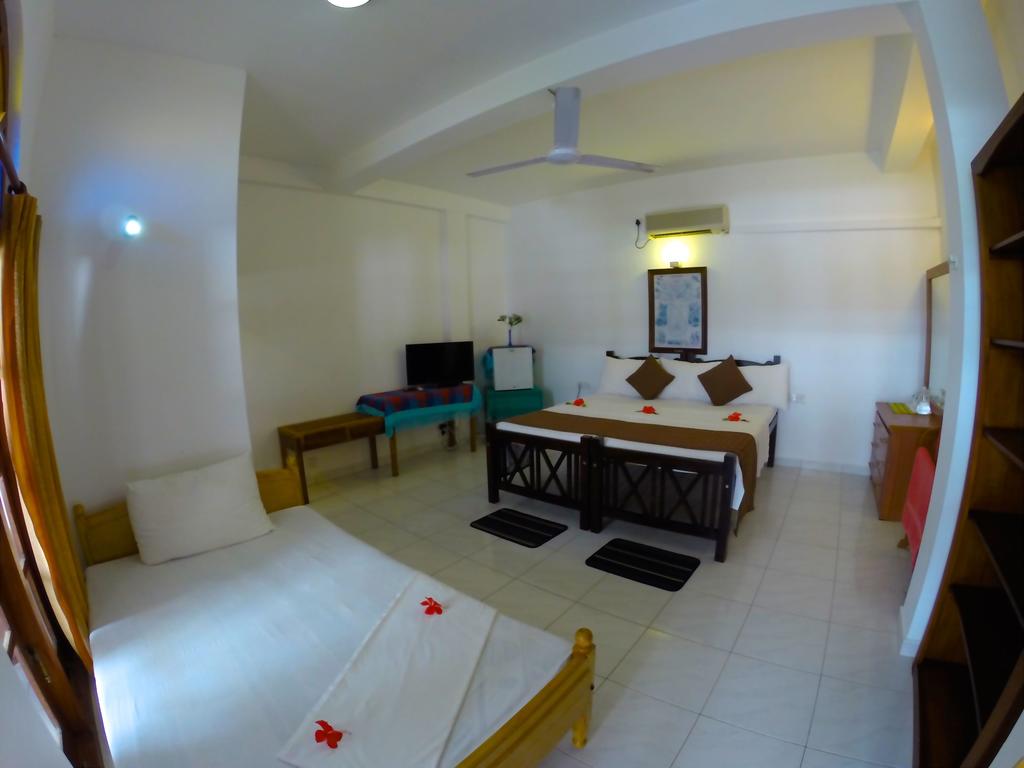 Туры в отель Royal Beach Hotel Хиккадува Шри-Ланка