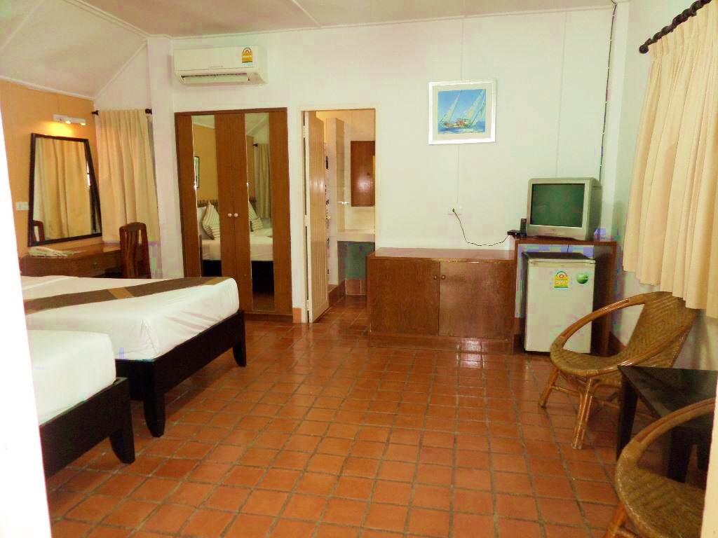 Отель, Lawana Escape Beach Resort