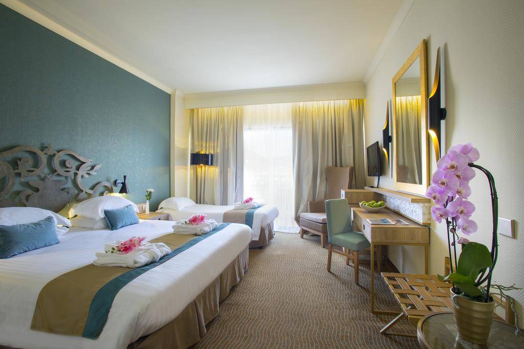 Лімассол Grand Resort Hotel ціни