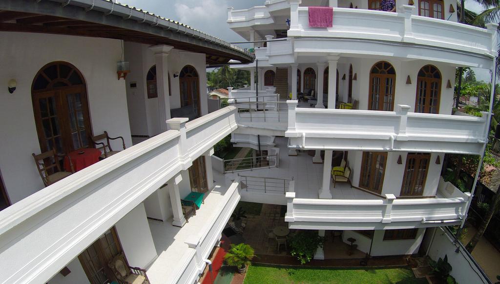 Отдых в отеле Royal Beach Hotel Хиккадува Шри-Ланка