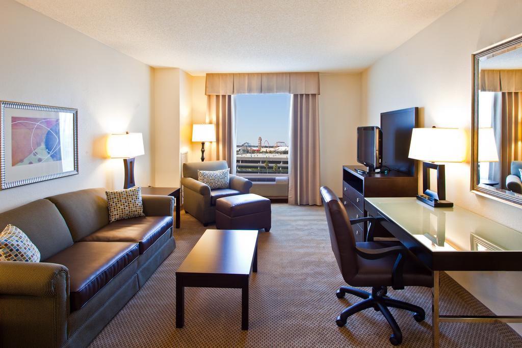 Орландо Holiday Inn & Suites Across цены