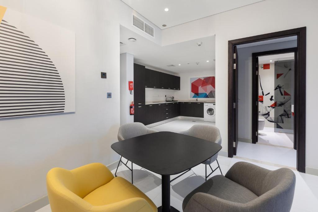 Studio M Arabian Plaza Hotel & Apartments, Дубай (місто) ціни
