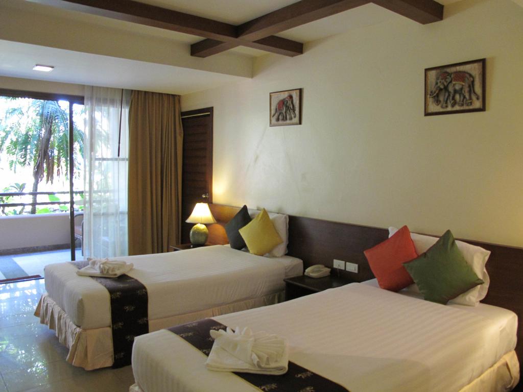 Отель, Coconut Village