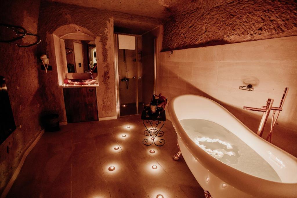 Hotel reviews, Romantic Cave Hotel