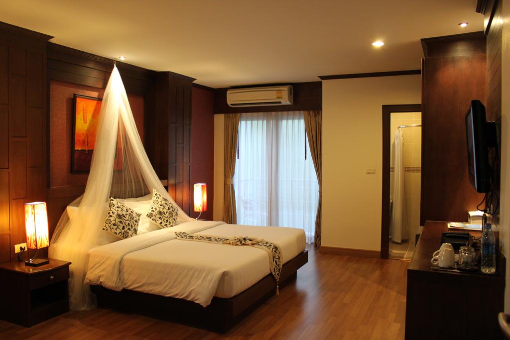 Відпочинок в готелі Hemingways Hotel Патонг