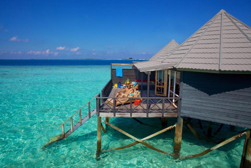 Тури в готель Komandoo Island Resort Лавіані Атол Мальдіви