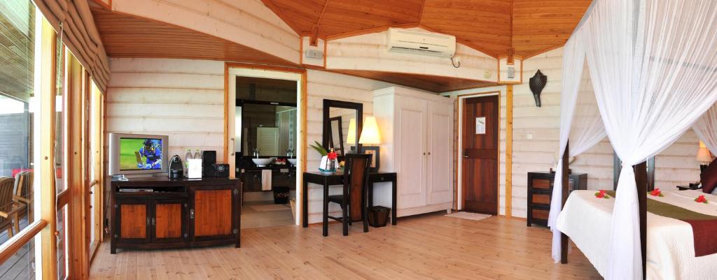 Отель, Komandoo Island Resort