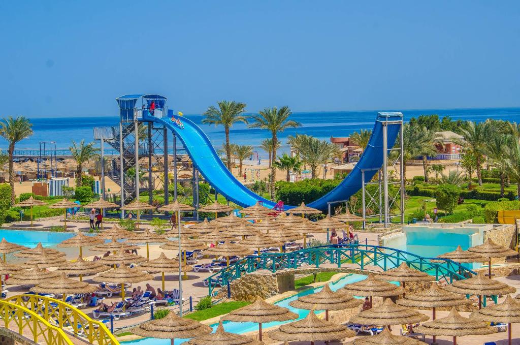 Tours to the hotel Titanic Beach Resort Hurghada Egypt
