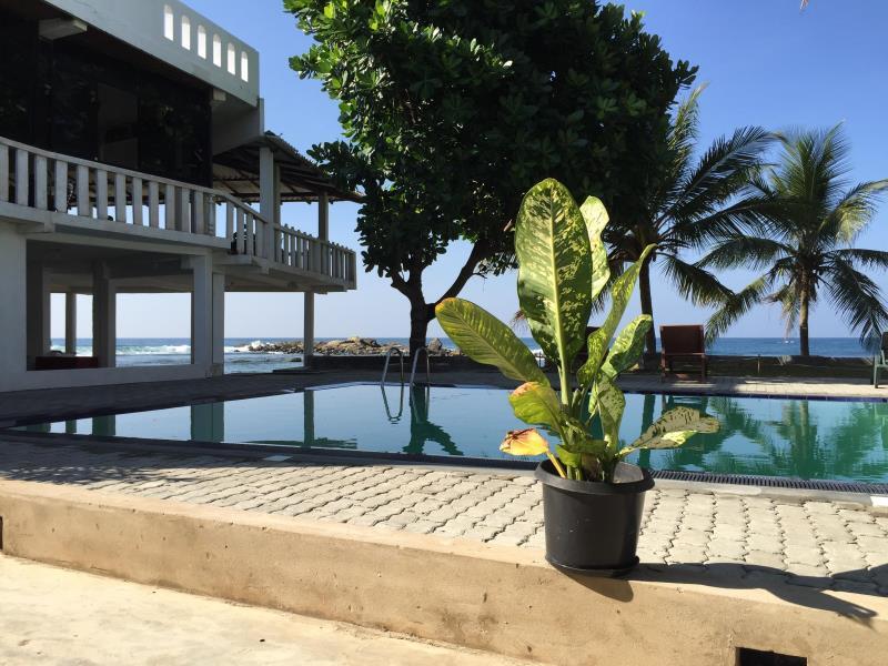 Горящие туры в отель Milton Beach Resort Унаватуна Шри-Ланка