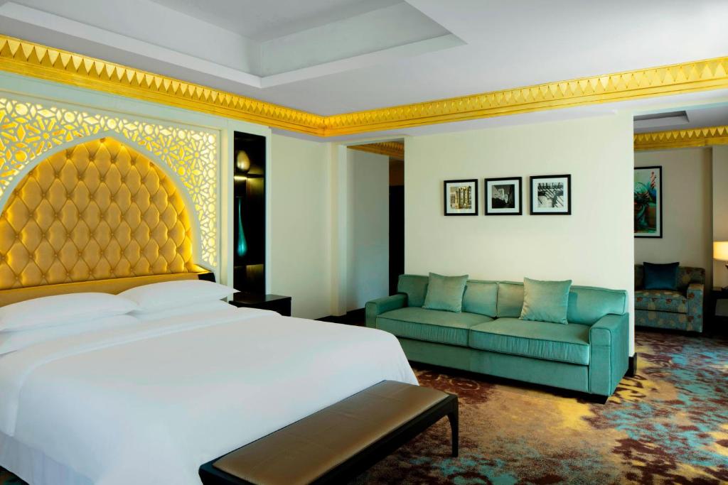 Відпочинок в готелі Sheraton Sharjah Beach Resort & Spa