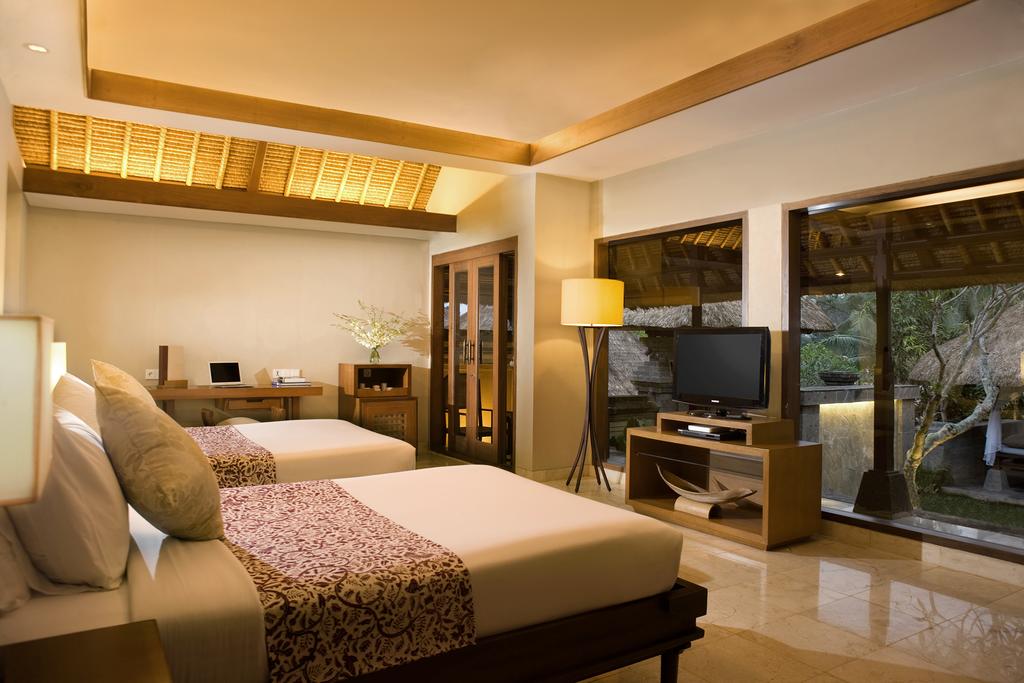 Фото отеля Kamandalu Resort & Spa