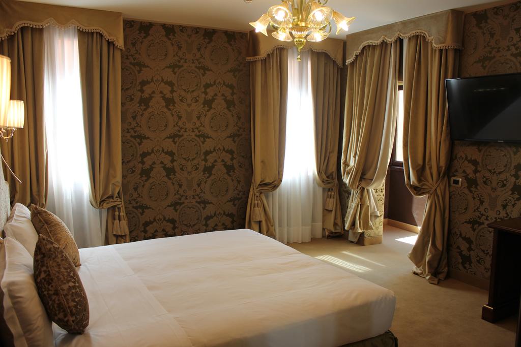 Горящие туры в отель Hotel Casanova Венеция Италия