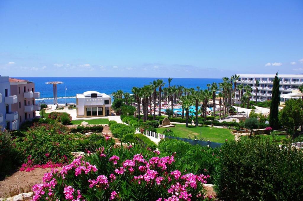 St George Hotel Spa & Beach Resort (ex. St.George Hotel Spa & Golf Beach Resort), Кіпр, Пафос, тури, фото та відгуки