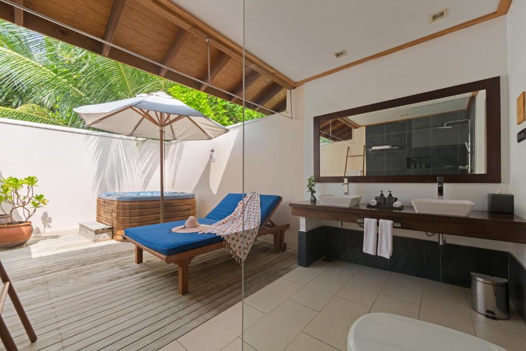Odpoczynek w hotelu Vilamendhoo Island Resort Atole Ari i Rasdhoo Malediwy