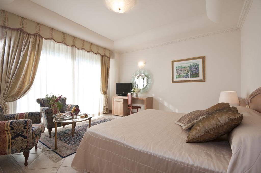 Відпочинок в готелі Gallia Grand Hotel Мілано-Маріттіма Італія