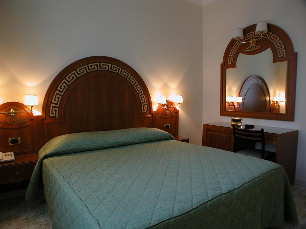 Горящие туры в отель Villa Igea Неаполитанский залив