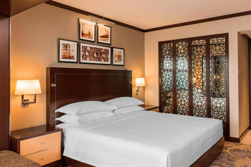 Отдых в отеле Sheraton Dubai Creek Hotel & Towers