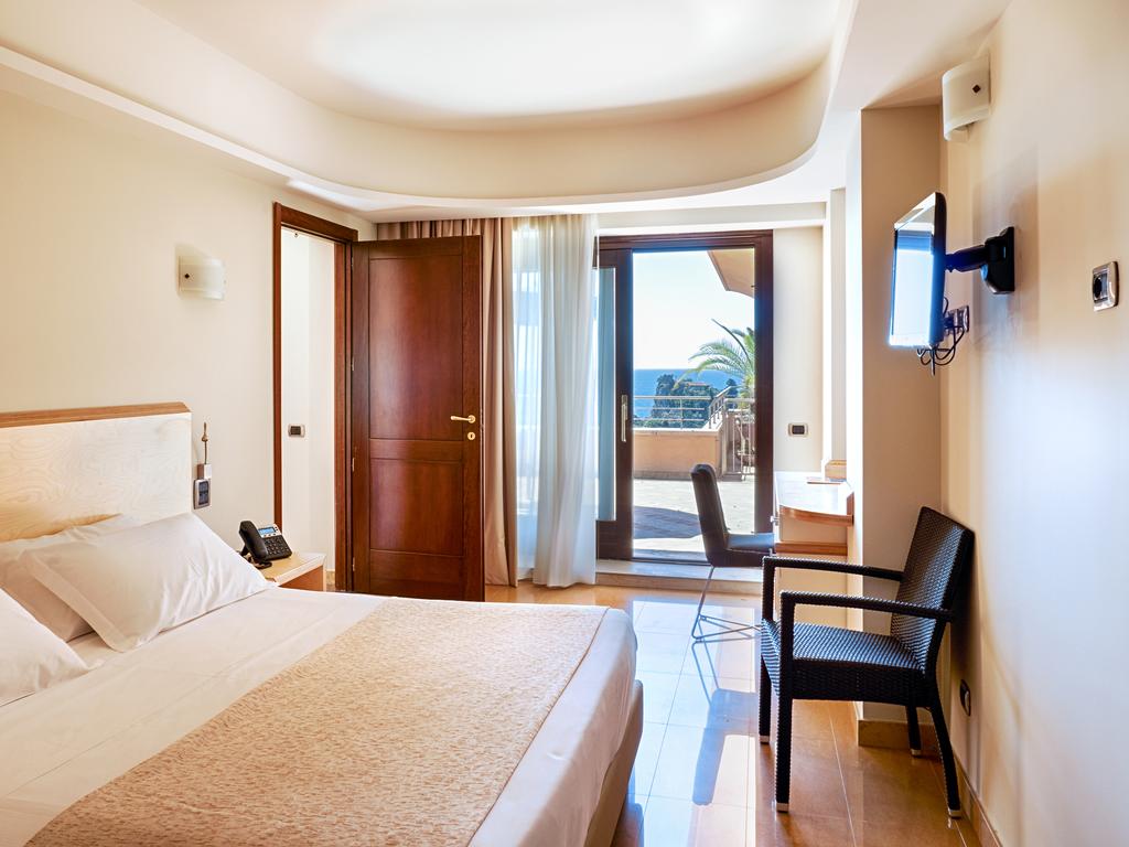 Гарячі тури в готель Panoramic Hotel Giardini Naxos Регіон Мессіна Італія