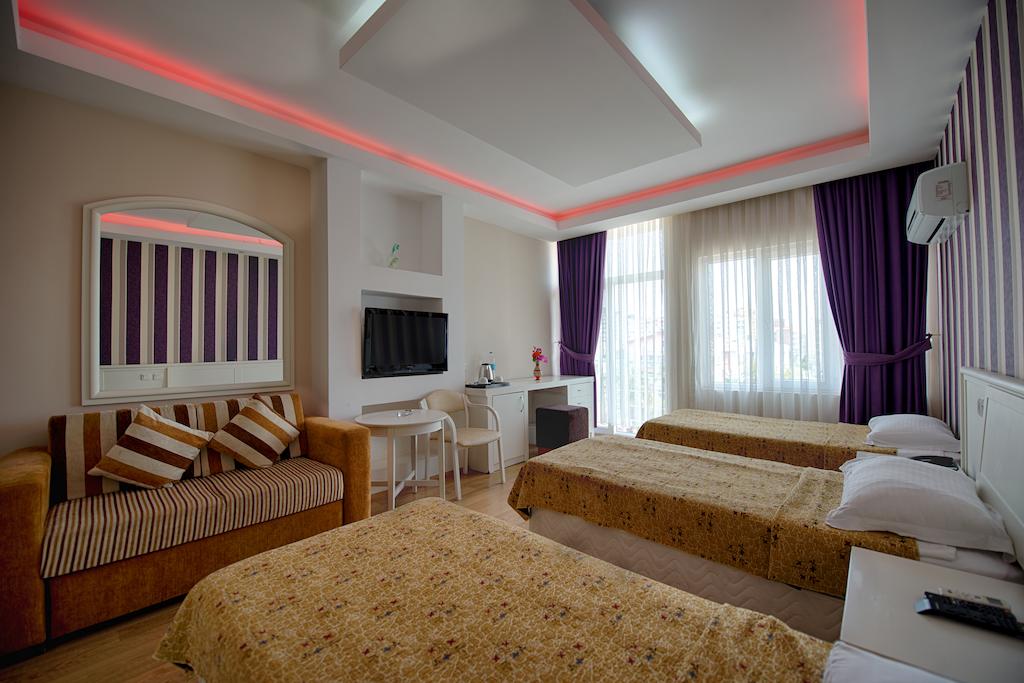 Antalya Lara World Hotel ceny
