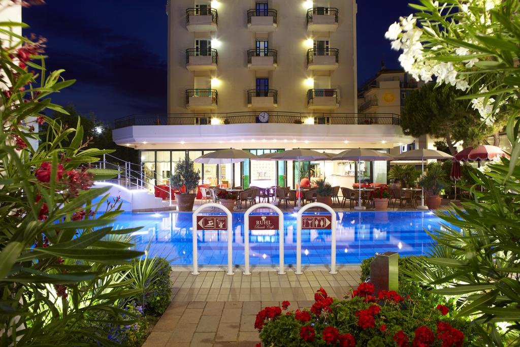 Відгуки про готелі Ruhl Beach Hotel & Suites