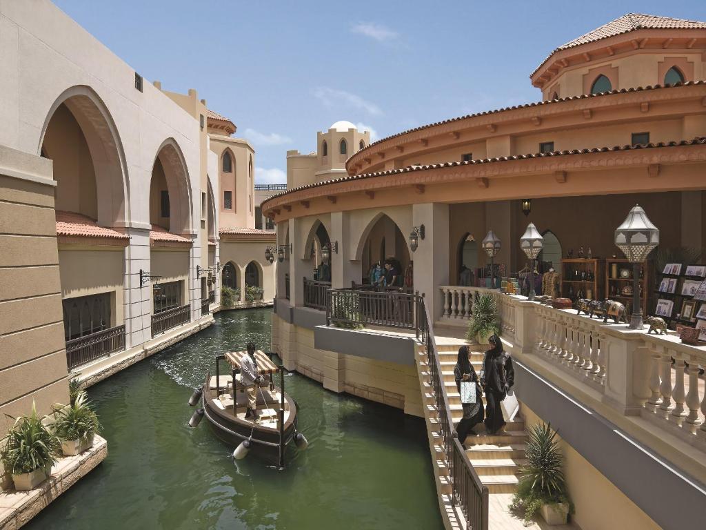 Горящие туры в отель Shangri-La Hotel Apartments Qaryat Al Beri