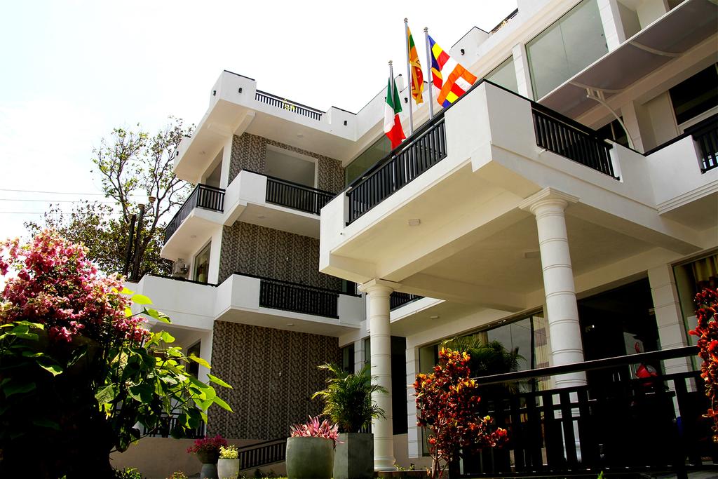 Горящие туры в отель Queens Beach Tangalle Тангалле Шри-Ланка