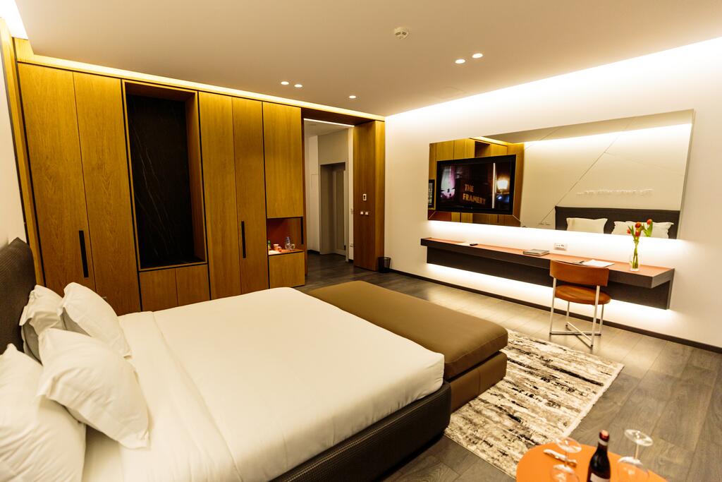 Вльора Marina Bay Luxury Resort & Spa ціни