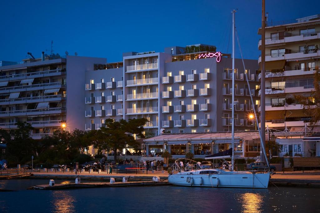 Отель, Moxy Patra Marina
