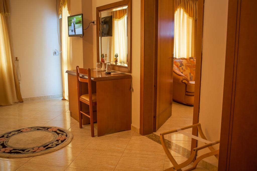 Відпочинок в готелі Bahamas Hotel Саранда